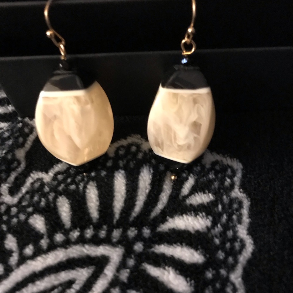Classy black and cream earrings... stunning
